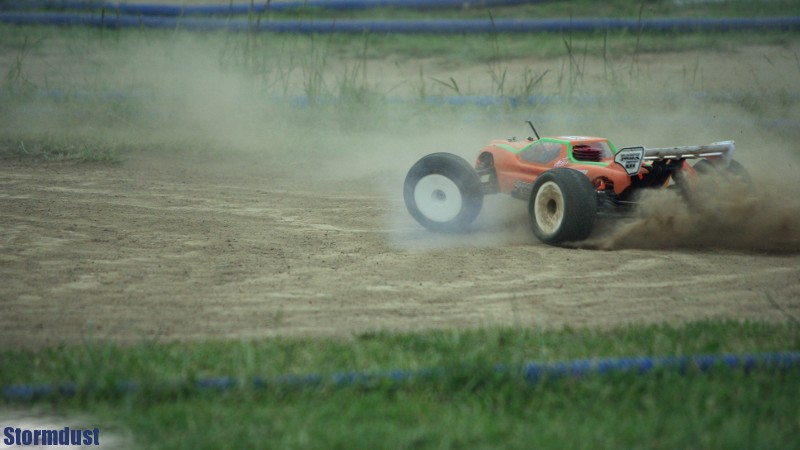 Eliminacje w klasie IC-8 Truggy - Maciek Brzozowski modelem Mugen Seiki MBX6-T