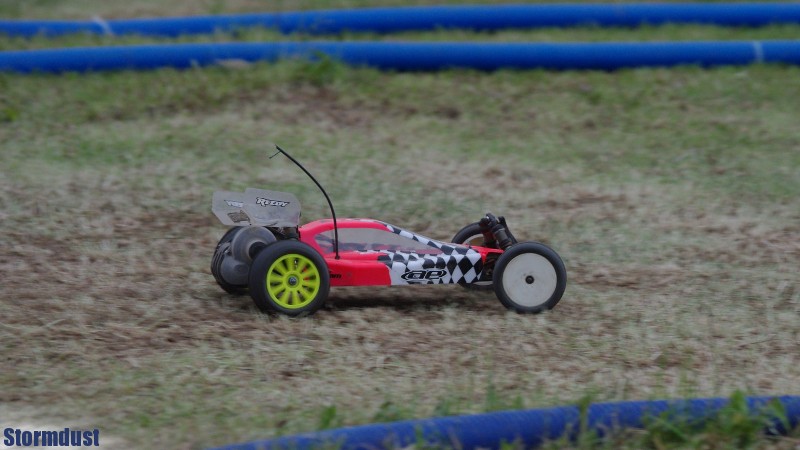 Eliminacje w klasie ET-10 2WD - Dawid Tronowski modelem Team Associated B4