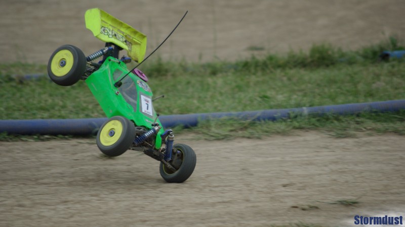 Eliminacje w klasie IC-8 Buggy - Tomek Gadnicki modelem Kyosho Inferno 777 WC Edition