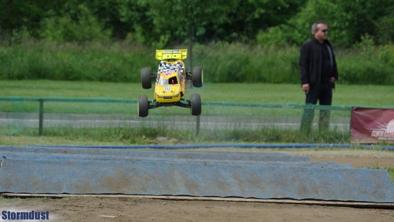 Półfinały w klasie IC-8 Truggy - Michał Tronowski modelem Jammin X2