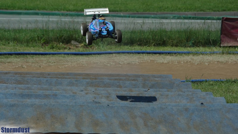 Półfinały w klasie IC-8 Buggy - Weronika Sikora modelem Xray XB8