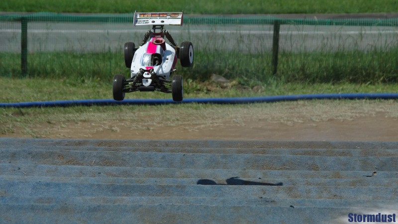 Półfinały w klasie IC-8 Buggy - Mateusza Studziżba modelem Mugen Seiki MBX6