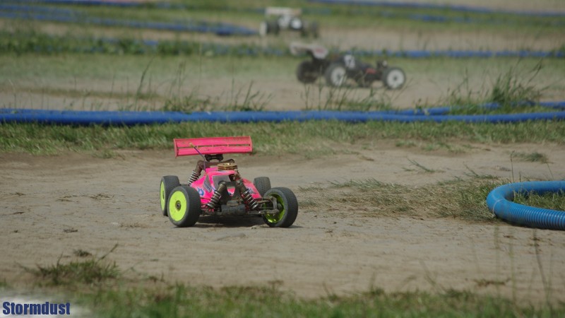 Finał w klasie IC-8 buggy - Paweł Wilczek modelem Xray XB808