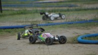 Finał w klasie IC-8 buggy - z przodu Maciek Dźwigaj modelem Kyosho MP9, z tyłu Kyosho Inferno MP9 Mateusza Jezierskiego