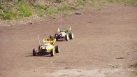 Na pierwszym planie Kacper Brudnik modelem Kyosho Lazer