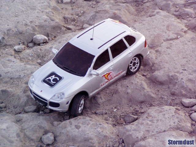 Kyosho Mini-Z Overland z karoserią Porsche Cayenne