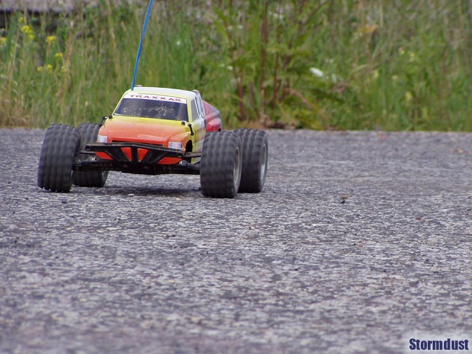 Traxxas Rustler na oponach Pro Line Dirt Hawg