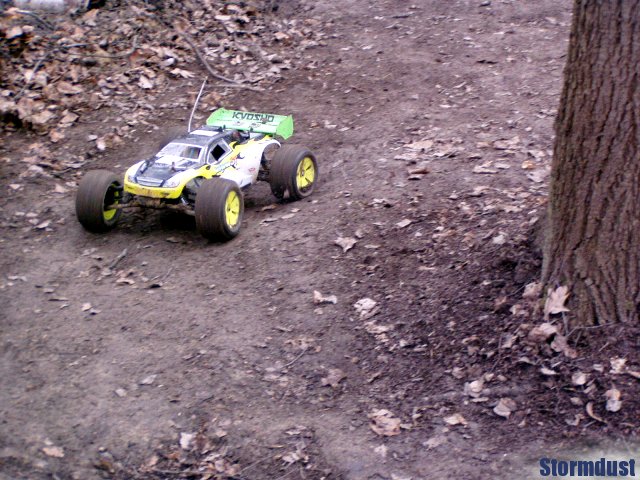 Dasiek modelem Kyosho Inferno ST