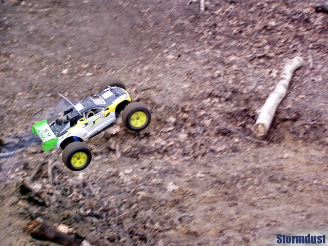 Dasiek modelem Kyosho Inferno ST