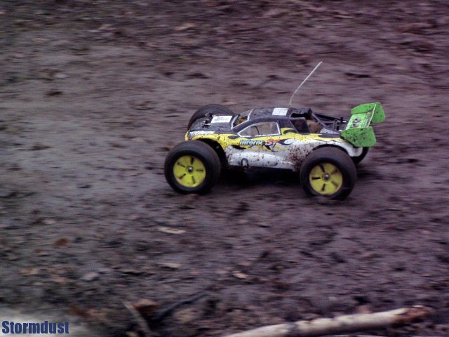 Dasiek modelem Kyosho Inferno ST