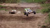 Bugi modelem Xray XB8 i Dasiek modelem Kyosho Inferno ST