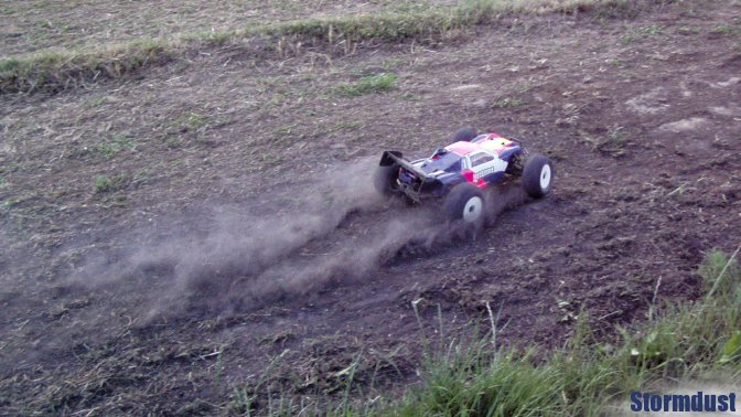 Nawierzchnia toru odbiegała od typowej dla polskich torów off-roadowych twardej gliny