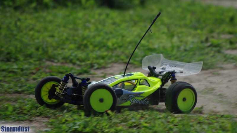 Andy modelem Kyosho Lazer ZX-5