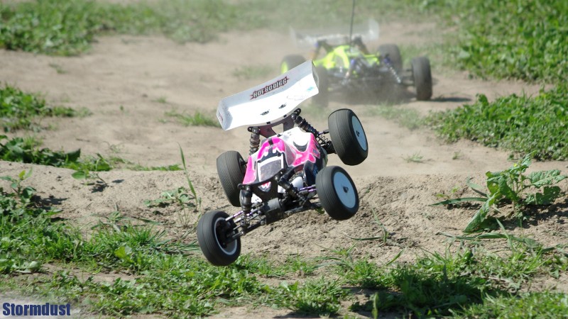 HB Cyclone D4 vs. Kyosho Lazer ZX-5