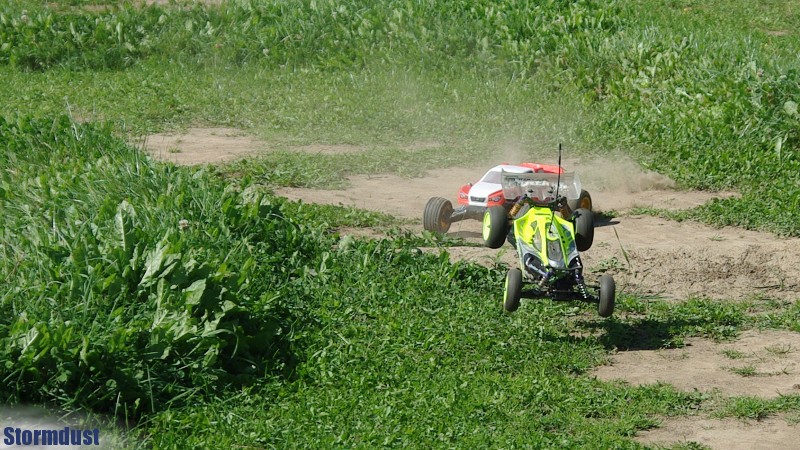 Kyosho Lazer ZX-5 vs. Traxxas Rustler