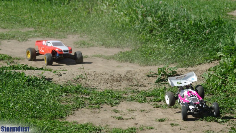 HB Cyclone D4 vs. Traxxas Rustler